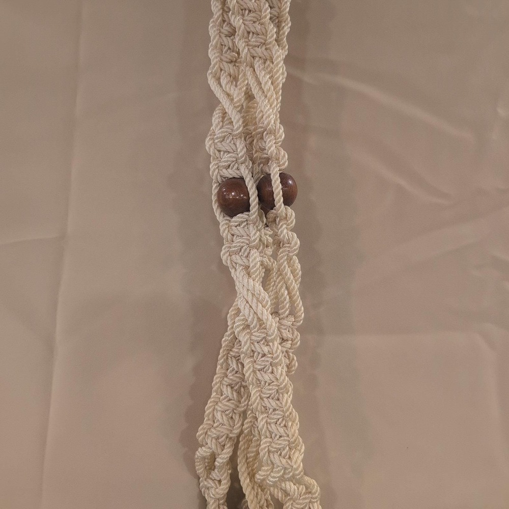 Vintage Macrame Plant Hanger‎ Cream Rope Wood Beads Boho Indoor Outdoor Decor - Picture 4 of 5